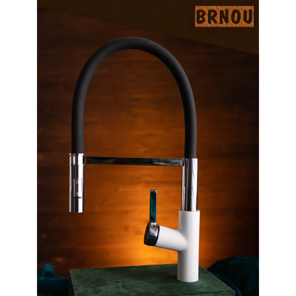 Фото 2 Смеситель для кухни однорычажный Brnou Br760-2 высота 18.5 см цвет бело-черный Фото 2 Смеситель для кухни однорычажный Brnou Br760-2 высота 18.5 см цвет бело-черный