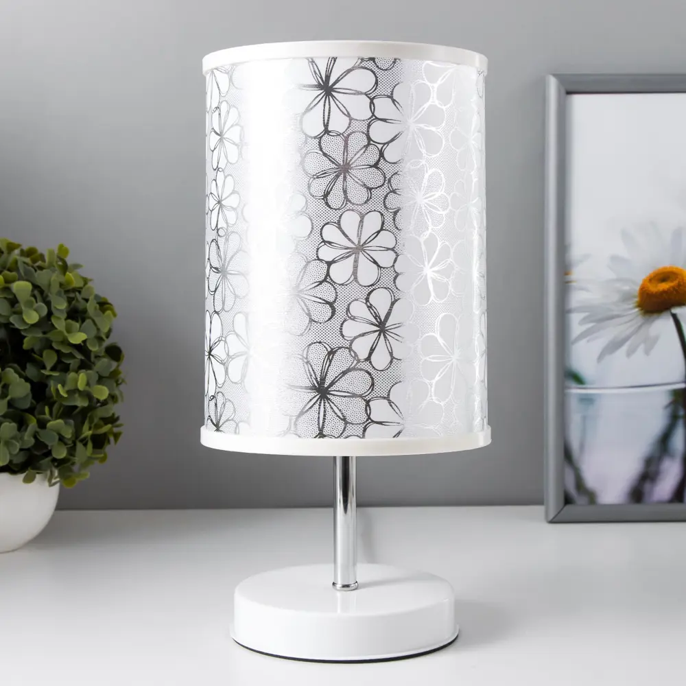 Фото Настольная лампа RISALUX 4063743 цвет белый Фото Настольная лампа RISALUX 4063743 цвет белый