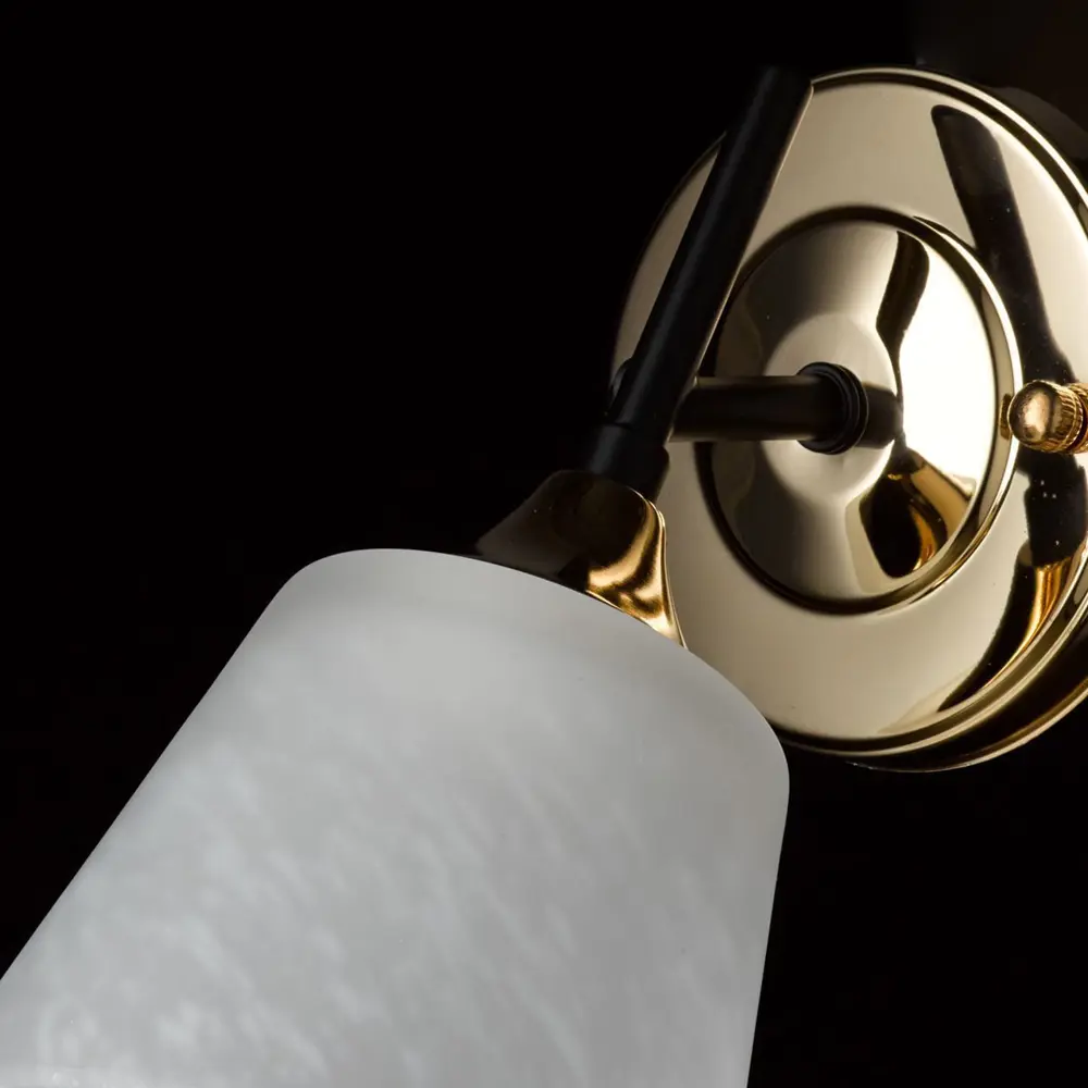 Фото 2 Настенный светильник DE MARKT 324026001 цвет белый