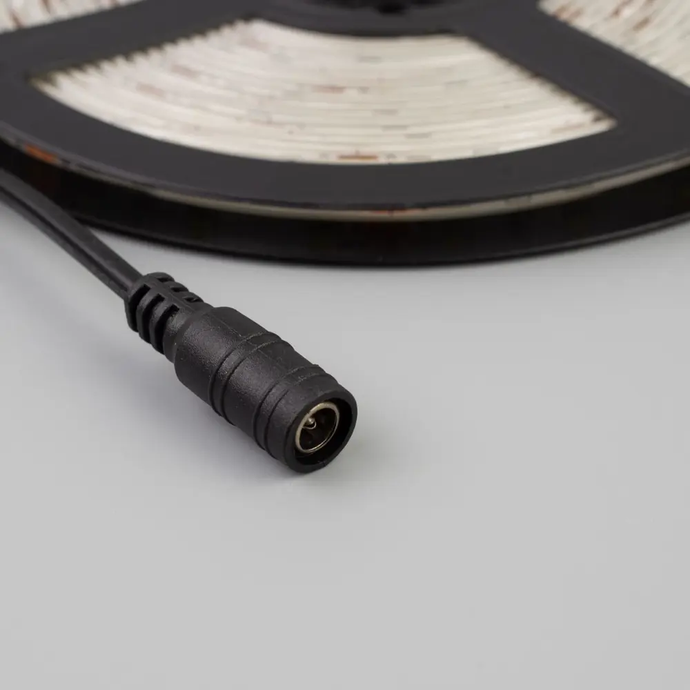 Фото 4 Светодиодная лента SMARTBUY 7394230 SMD 3528 60диод/м 12 В IP65 5 м холодный белый свет Фото 4 Светодиодная лента SMARTBUY 7394230 SMD 3528 60диод/м 12 В IP65 5 м холодный белый свет