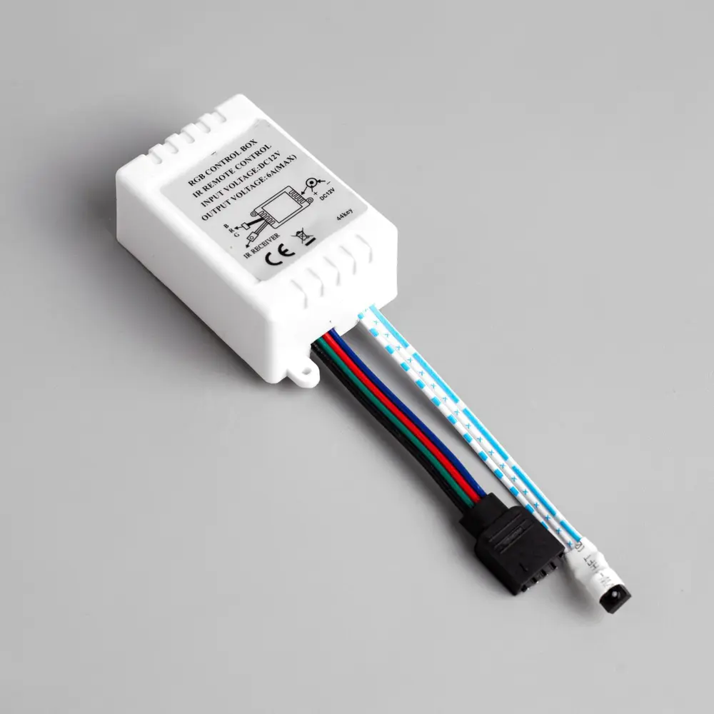 Фото 15 Светодиодная лента URM 6758716 SMD 5050 60диод/м 12 В IP20 5 м изменение цвета RGB Фото 15 Светодиодная лента URM 6758716 SMD 5050 60диод/м 12 В IP20 5 м изменение цвета RGB