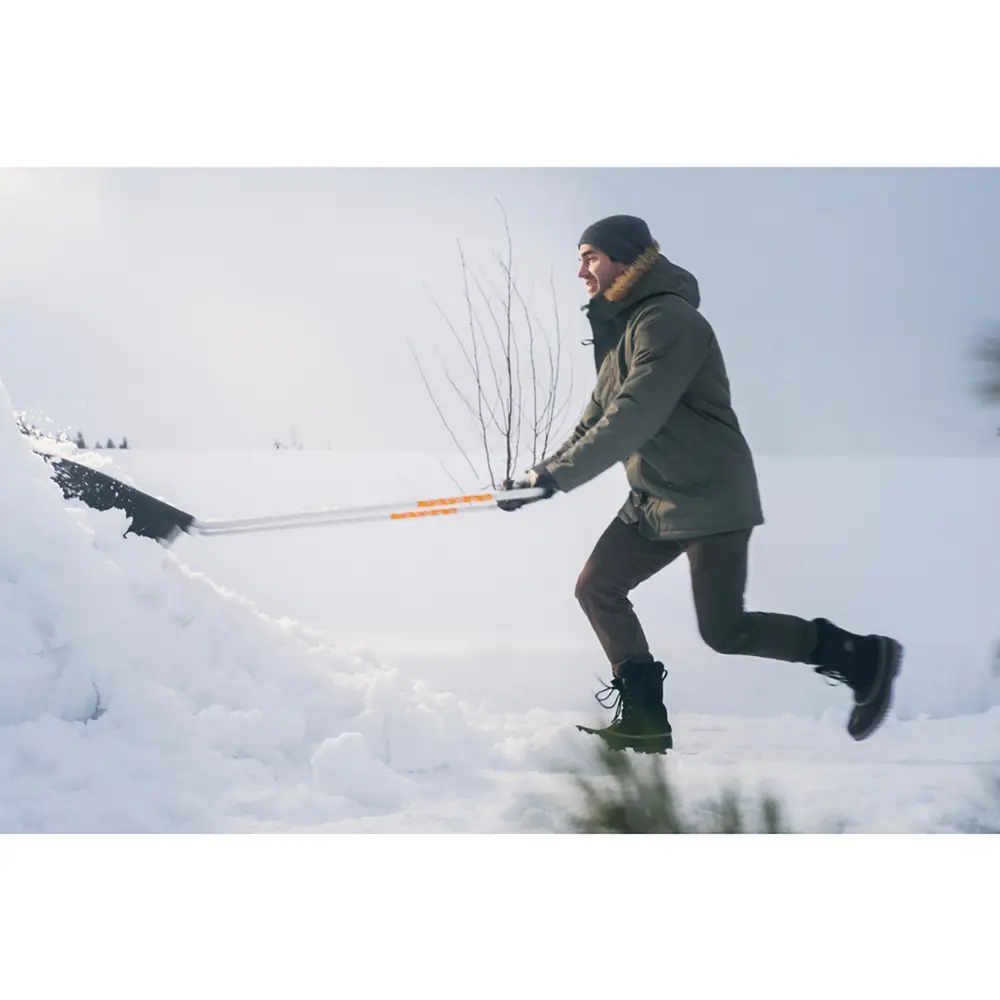 Фото 3 Движок для уборки снега FISKARS SNOWXPERT, 740х565мм Фото 3 Движок для уборки снега FISKARS SNOWXPERT, 740х565мм