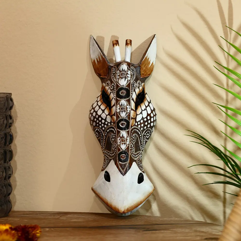 Фото Панно маска интерьерная "Жираф" белые рожки узор 30 см Фото Панно маска интерьерная "Жираф" белые рожки узор 30 см