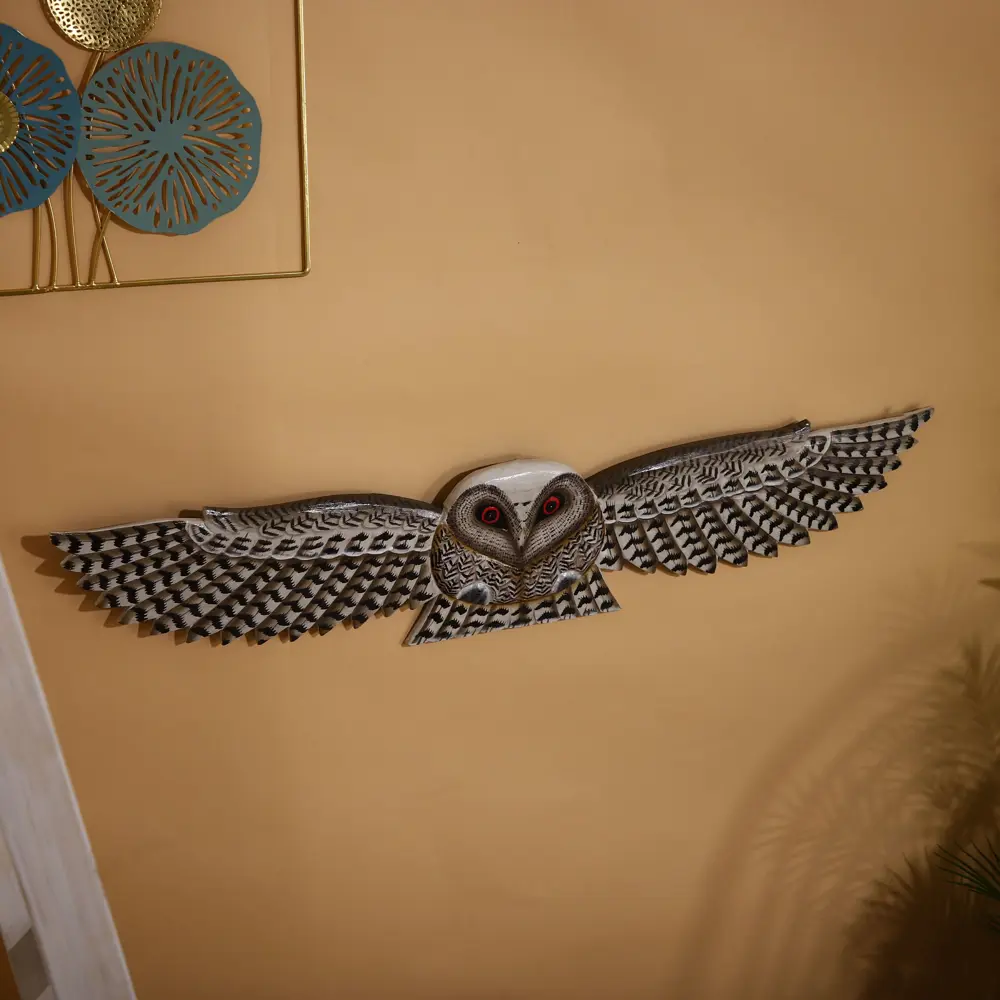 Фото 2 Панно настенное "Парящая сова" контрастные перья, 100 см Фото 2 Панно настенное "Парящая сова" контрастные перья, 100 см