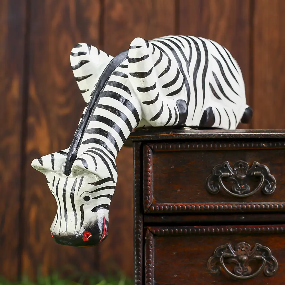 Фото Фигурка сувенирная Simaland "Зебра Тася подглядывает" 19x11x5 см Фото Фигурка сувенирная Simaland "Зебра Тася подглядывает" 19x11x5 см