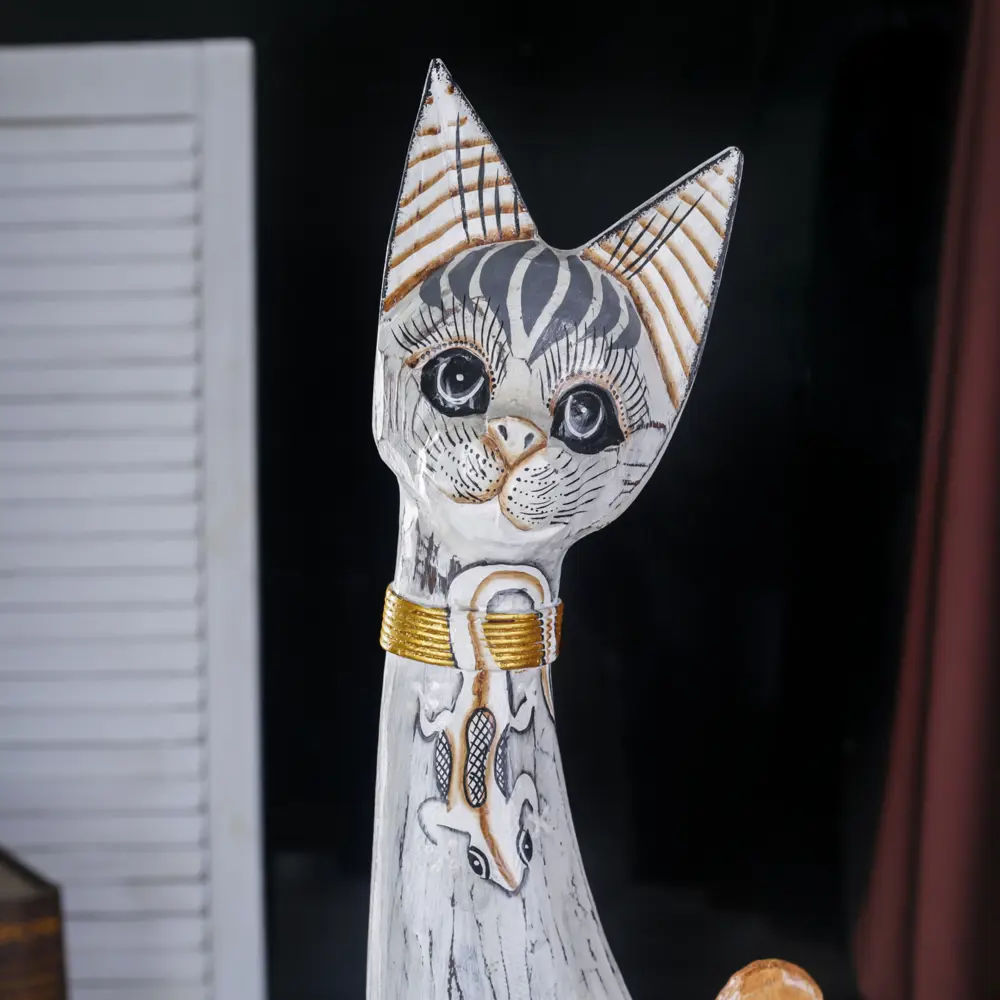 Фото 2 Фигурка сувенирная Simaland "Серая кошка в золотом ошейнике с ящерками" 80x13x7 см