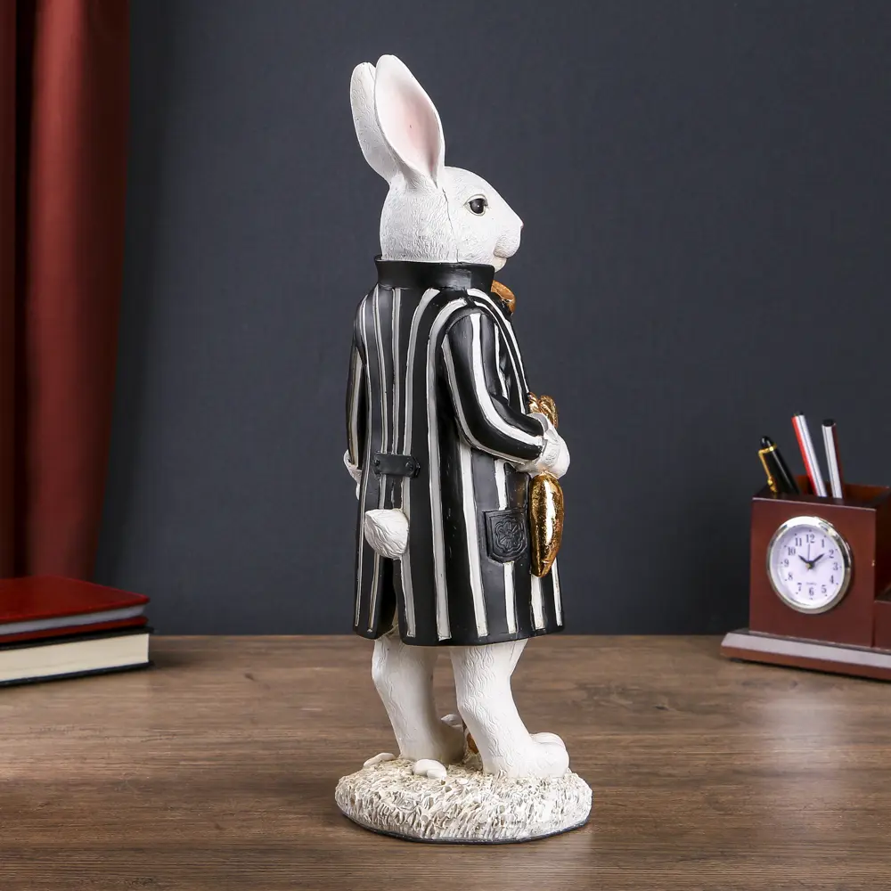 Фото 5 Фигурка сувенирная Simaland Заяц-придворный паж с морковкой 36.5x12x11 см