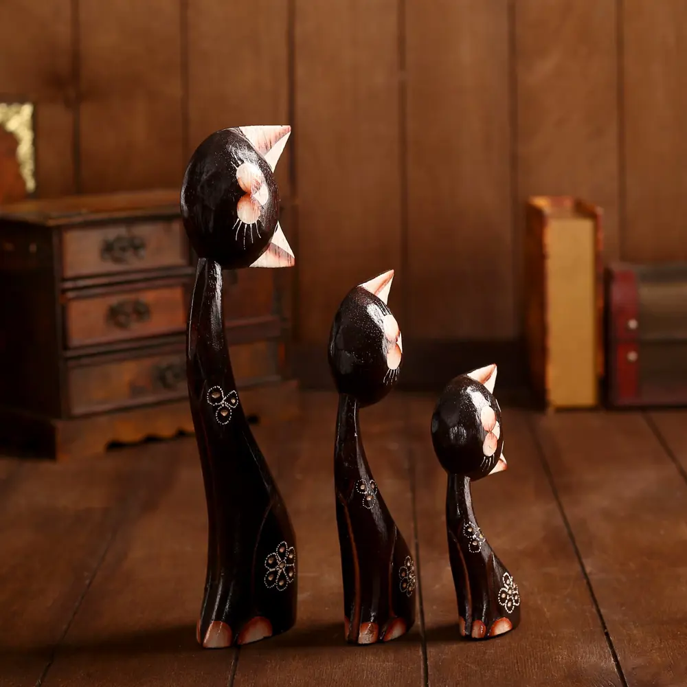 Фото 2 Набор интерьерных сувениров 3 шт "Кошки с цветком. Любопытство" высота 13. 19. 28 см