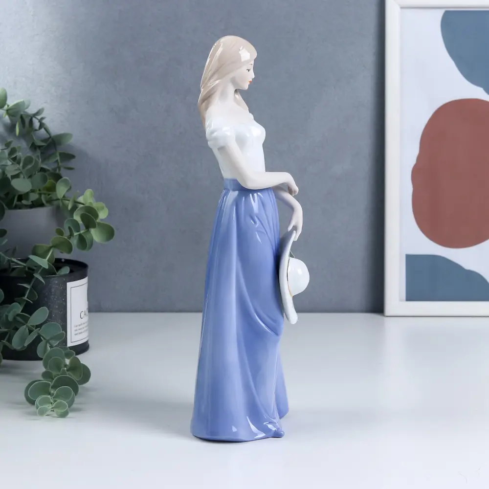 Фото 3 Сувенир интерьерный "Девушка со шляпкой" 30x9.5x11 см