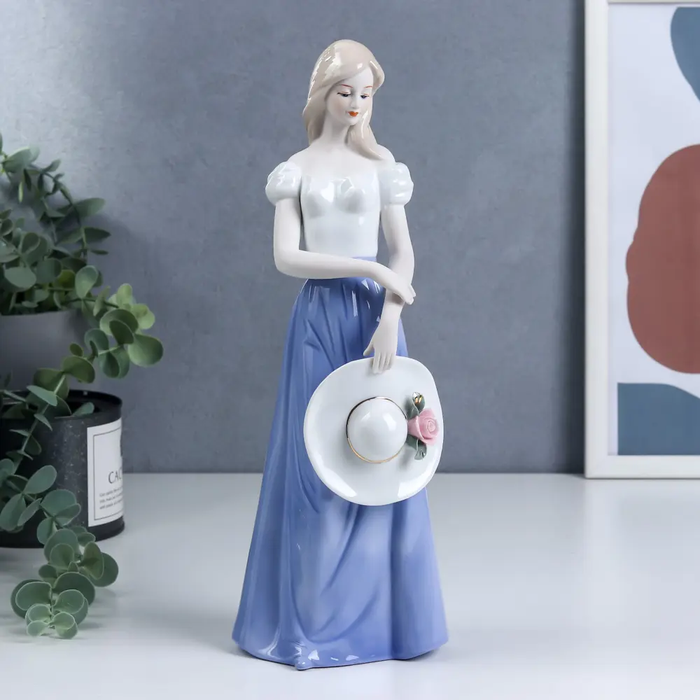 Фото Сувенир интерьерный "Девушка со шляпкой" 30x9.5x11 см