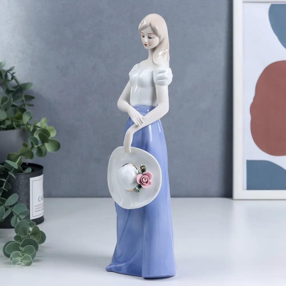 Фото 2 Сувенир интерьерный "Девушка со шляпкой" 30x9.5x11 см