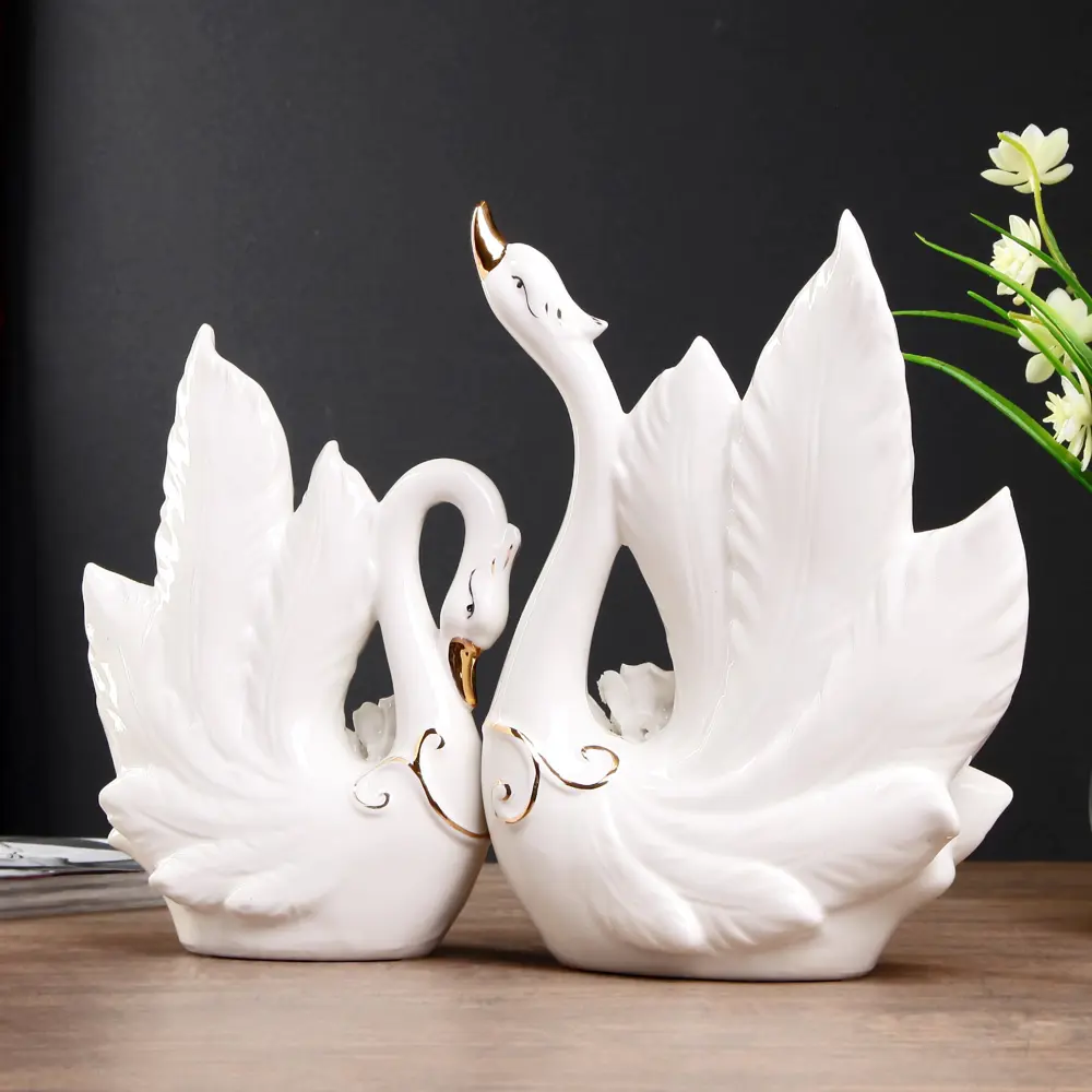 Фото 4 Набор сувениров интерьерных 2 шт "Лебеди с розами" белый с золотом 21.8x16.8x7.8 см и 25x19x9 см