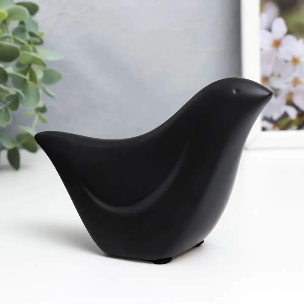 Фото Сувенир интерьерный "Чёрная птичка" матовый 8.5x4.7x14 см