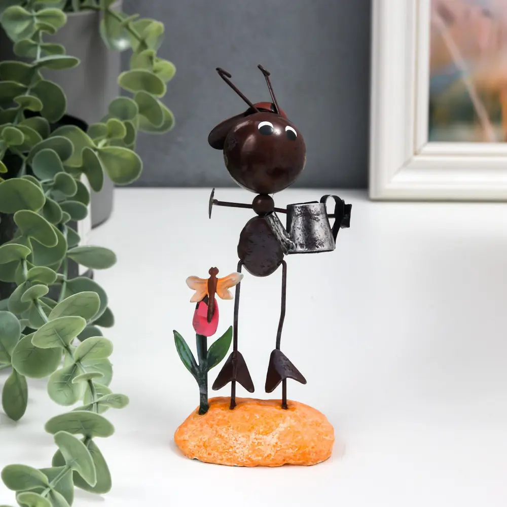 Фото Сувенир интерьерный "Муравей поливает цветочек" 15x4x6 см