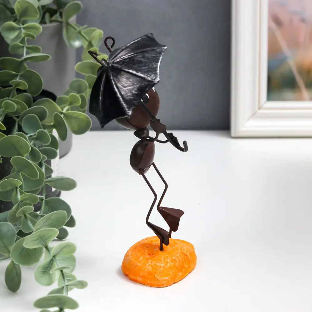 Фото 3 Сувенир интерьерный "Муравей с зонтиком" 16x4x6 см