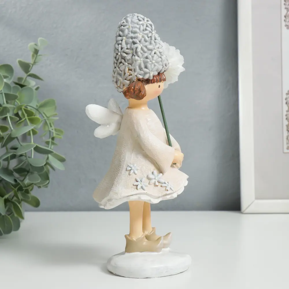 Фото 2 Сувенир интерьерный "Ангелок в бежевом, в колпаке из незабудок, с гвоздикой" 20x7.5x10 см Фото 2 Сувенир интерьерный "Ангелок в бежевом, в колпаке из незабудок, с гвоздикой" 20x7.5x10 см