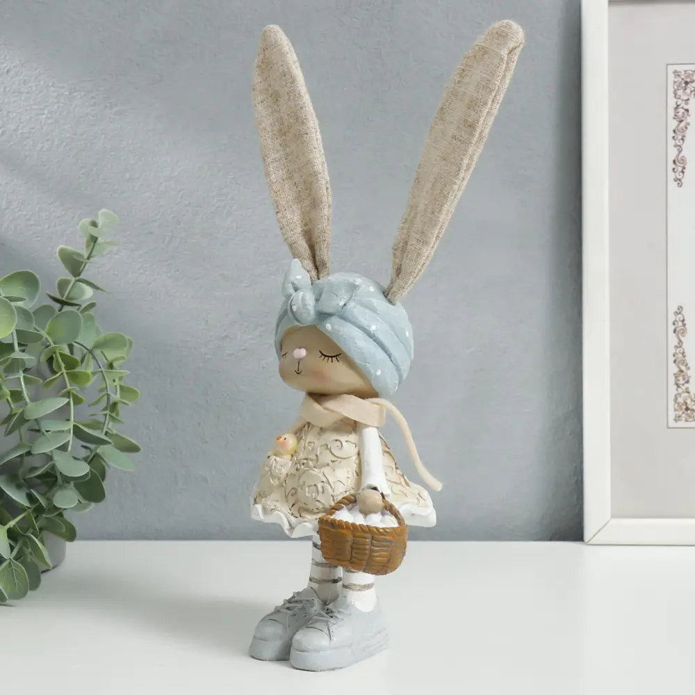 Фото 4 Сувенир интерьерный "Зайка в повязке, с корзиной цветов" бежевый 28x8.3x10.8 см
