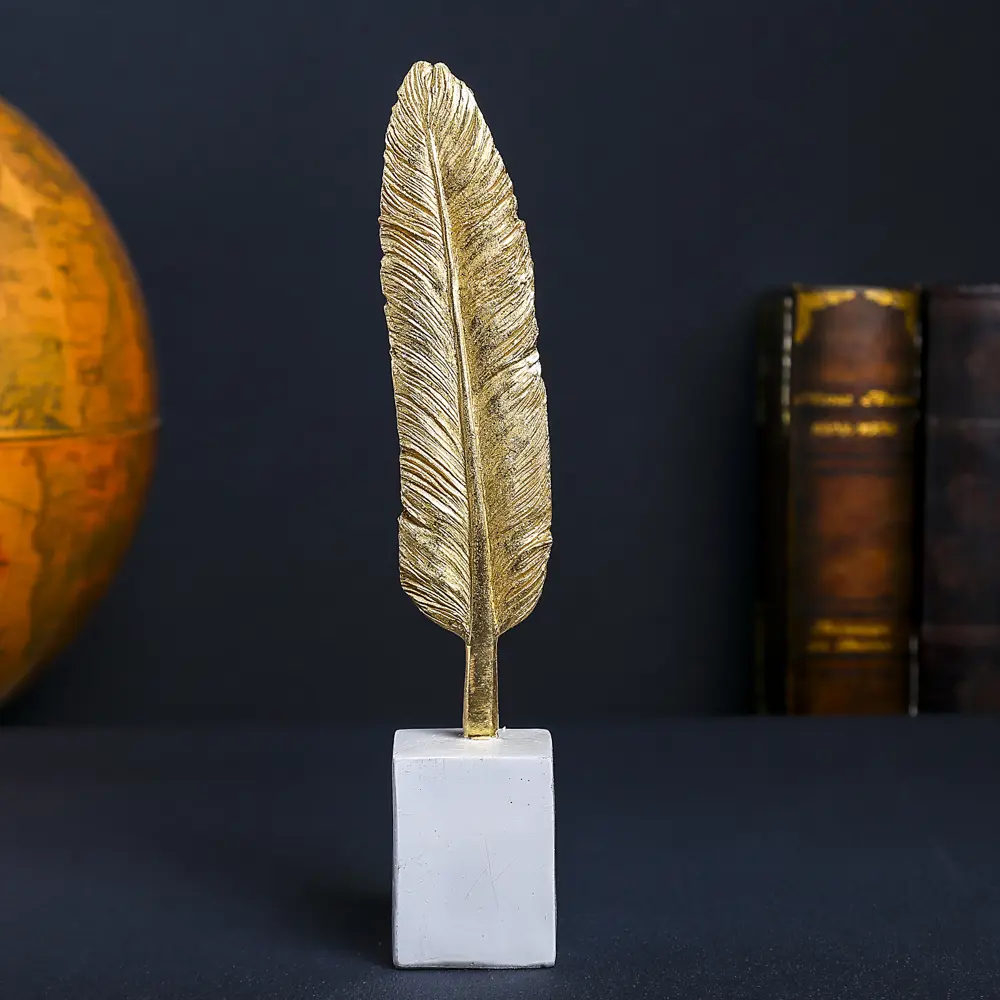 Фото 3 Сувенир интерьерный "Золотое перо" 32x5.2x5 см Фото 3 Сувенир интерьерный "Золотое перо" 32x5.2x5 см