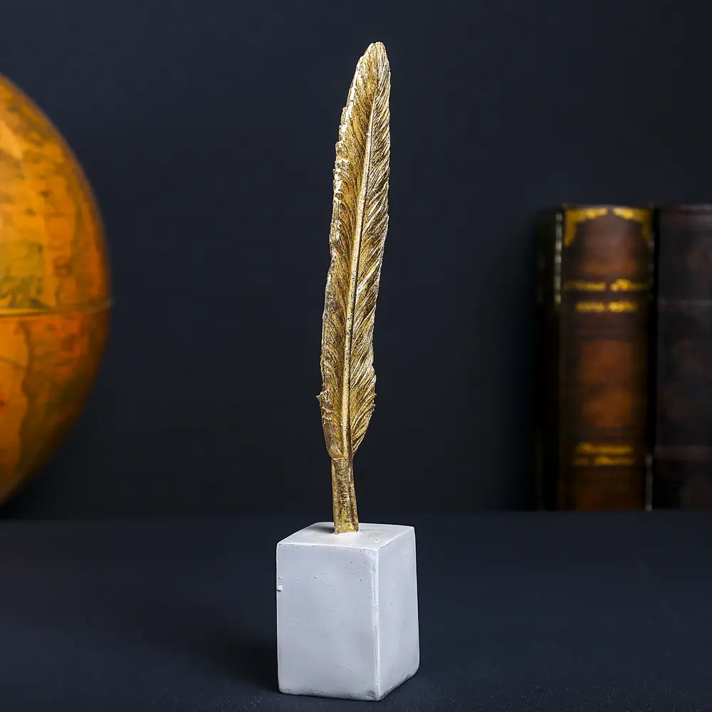 Фото 2 Сувенир интерьерный "Золотое перо" 32x5.2x5 см Фото 2 Сувенир интерьерный "Золотое перо" 32x5.2x5 см
