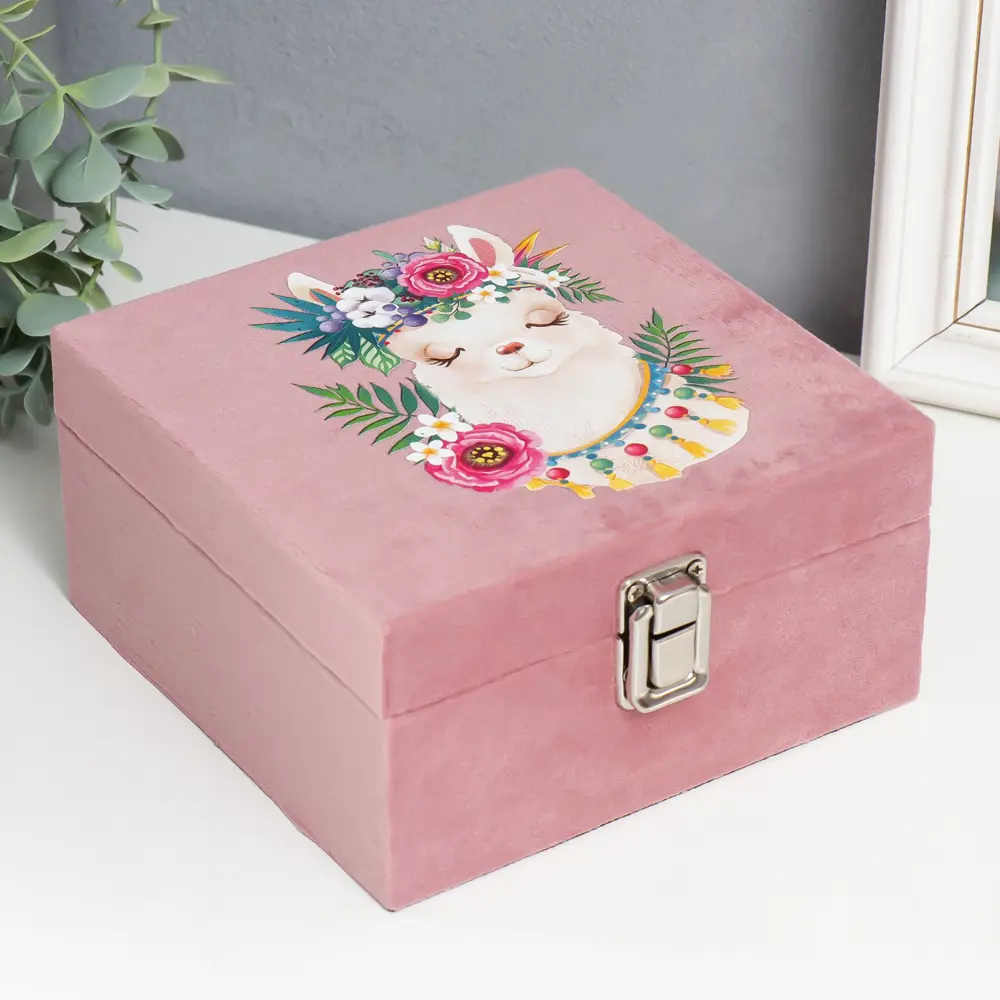 Фото Шкатулка универсальная "Лама в цветах" бархат розовый 10x16x16 см