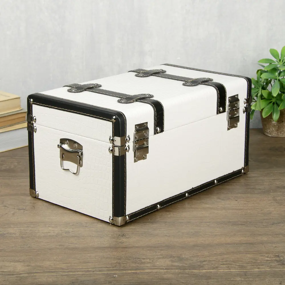 Фото 8 Шкатулка универсальная "Сундук с ремнями" белый 19x21x35 см