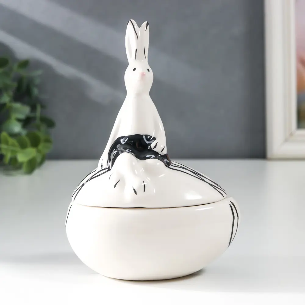 Фото Шкатулка универсальная Зайчик в шортиках 9x6.4x13.5 см