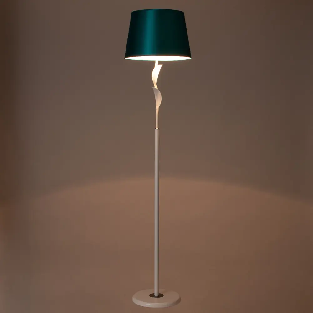 Фото 3 Торшер BAYERLUX 40134 цвет белый Фото 3 Торшер BAYERLUX 40134 цвет белый