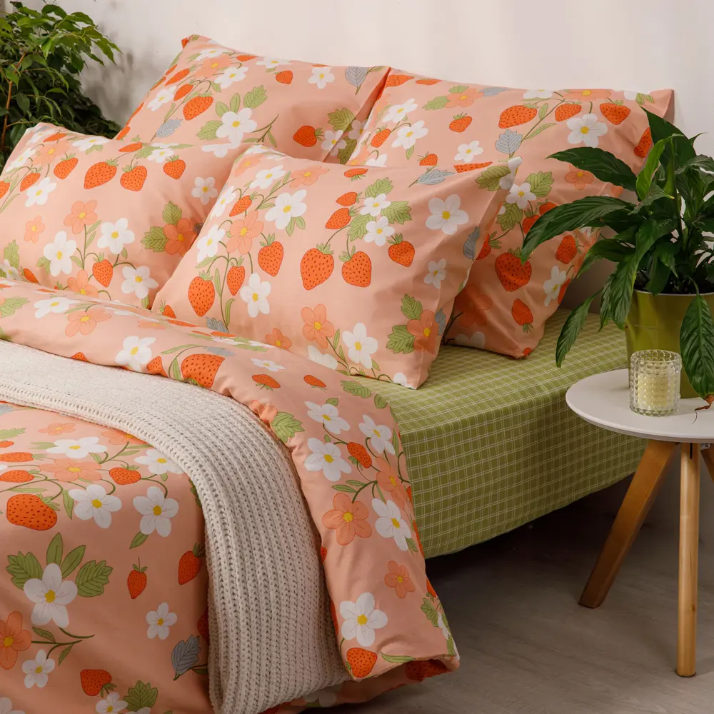 Фото Комплект постельного белья Ночь Нежна запах клубники 70897-1+9656-6 Бязь 120гр. евро 50x70 см (2)