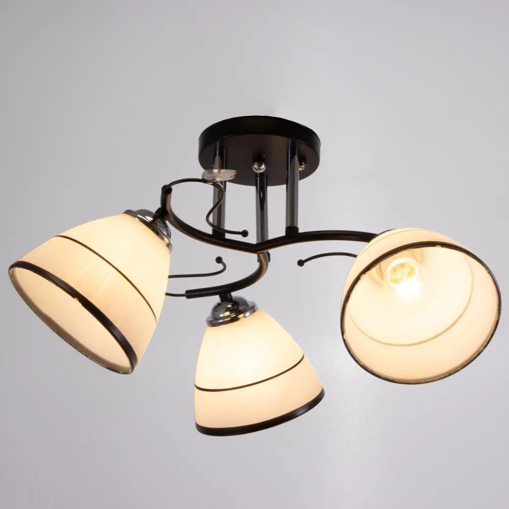 Фото 2 Светильник потолочный BAYERLUX 761TT-1596 2002 3 лампы 9 м² цвет хром Фото 2 Светильник потолочный BAYERLUX 761TT-1596 2002 3 лампы 9 м² цвет хром