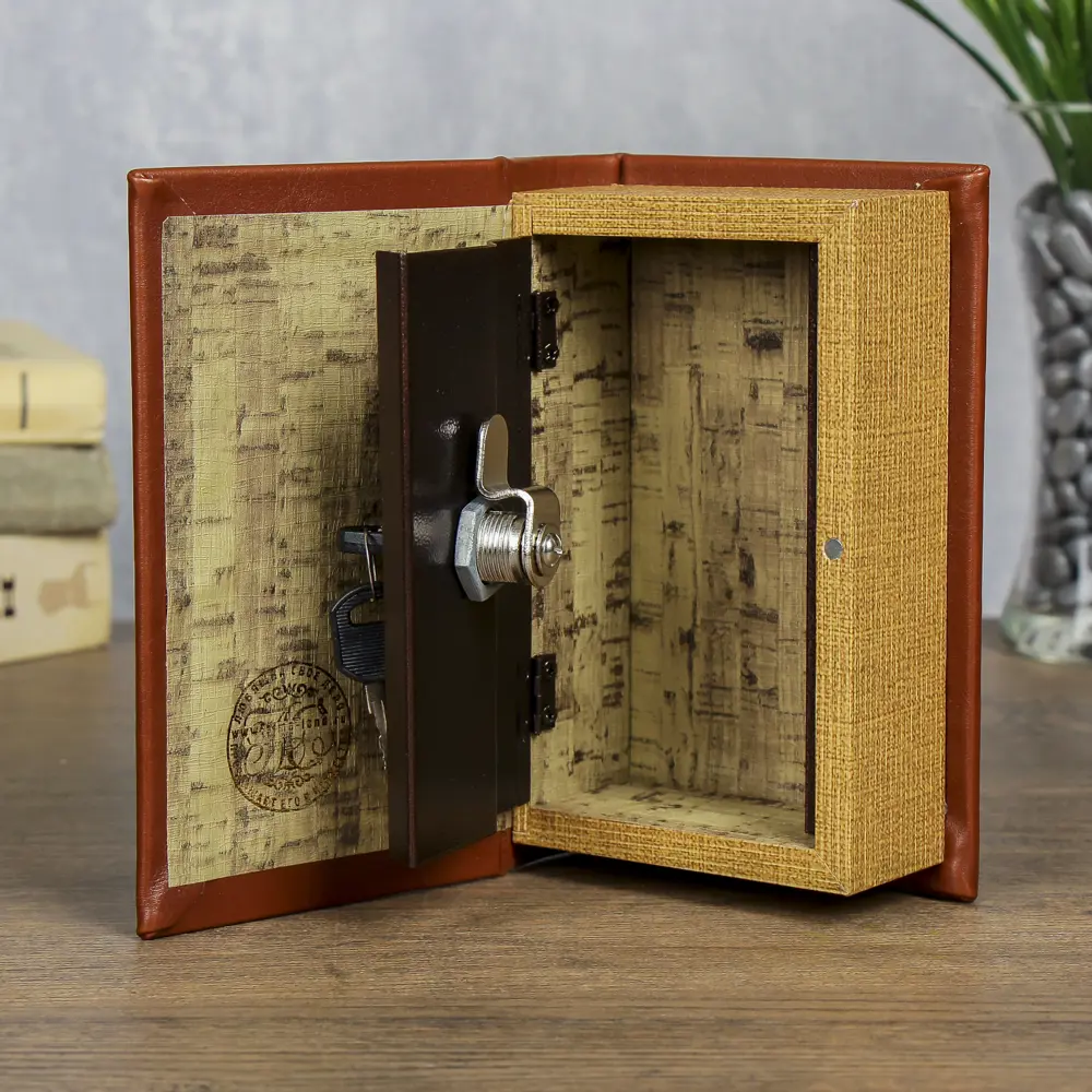 Фото 3 Шкатулка сейф-книга "Семейный бюджет" тиснение кожа 17x11x5 см Фото 3 Шкатулка сейф-книга "Семейный бюджет" тиснение кожа 17x11x5 см