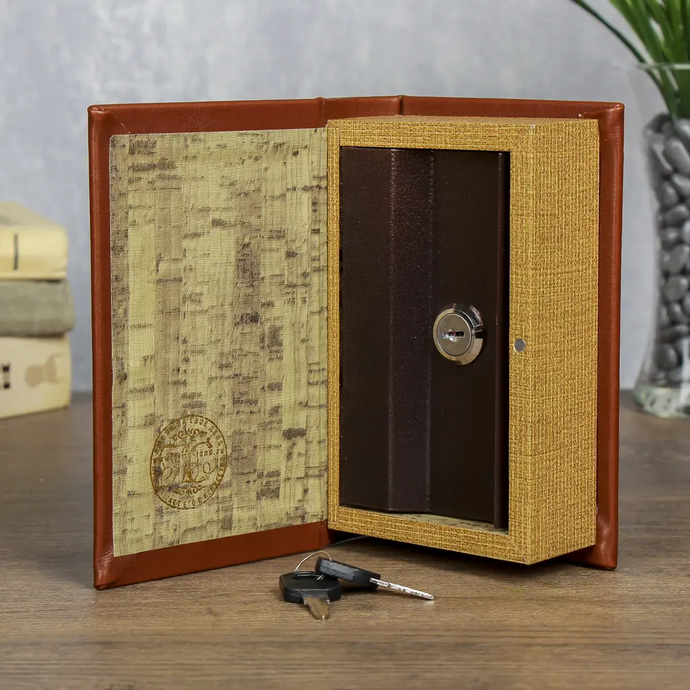Фото 2 Шкатулка сейф-книга "Семейный бюджет" тиснение кожа 17x11x5 см Фото 2 Шкатулка сейф-книга "Семейный бюджет" тиснение кожа 17x11x5 см