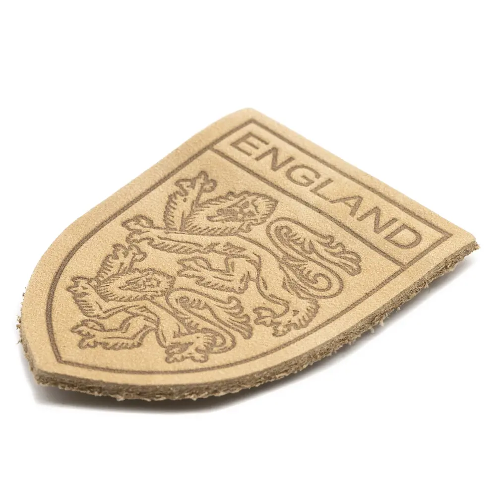Фото 2 Термоаппликация заплатка из кожи Герб England 3.9 x 5.5см 100% кожа бежевый цвет Фото 2 Термоаппликация заплатка из кожи Герб England 3.9 x 5.5см 100% кожа бежевый цвет