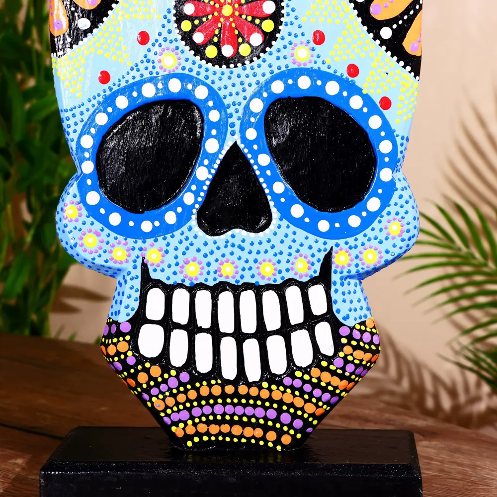 Фото 6 Интерьерный сувенир "Череп расписной голубой" на подставке, высота 36 см Фото 6 Интерьерный сувенир "Череп расписной голубой" на подставке, высота 36 см