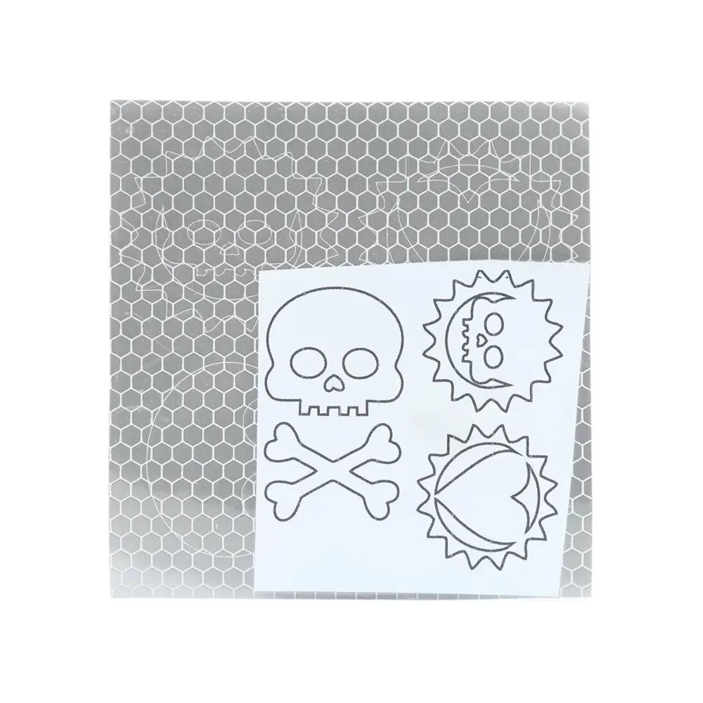 Фото Набор фигурных светоотражающих наклеек Череп и кости 4 шт