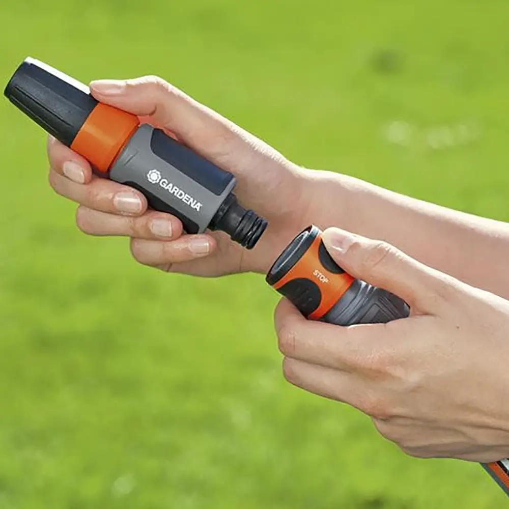 Фото 2 Комплект для полива Gardena 239645 Stop 'N' Spray коннектор 1/2" и наконечник Фото 2 Комплект для полива Gardena 239645 Stop 'N' Spray коннектор 1/2" и наконечник