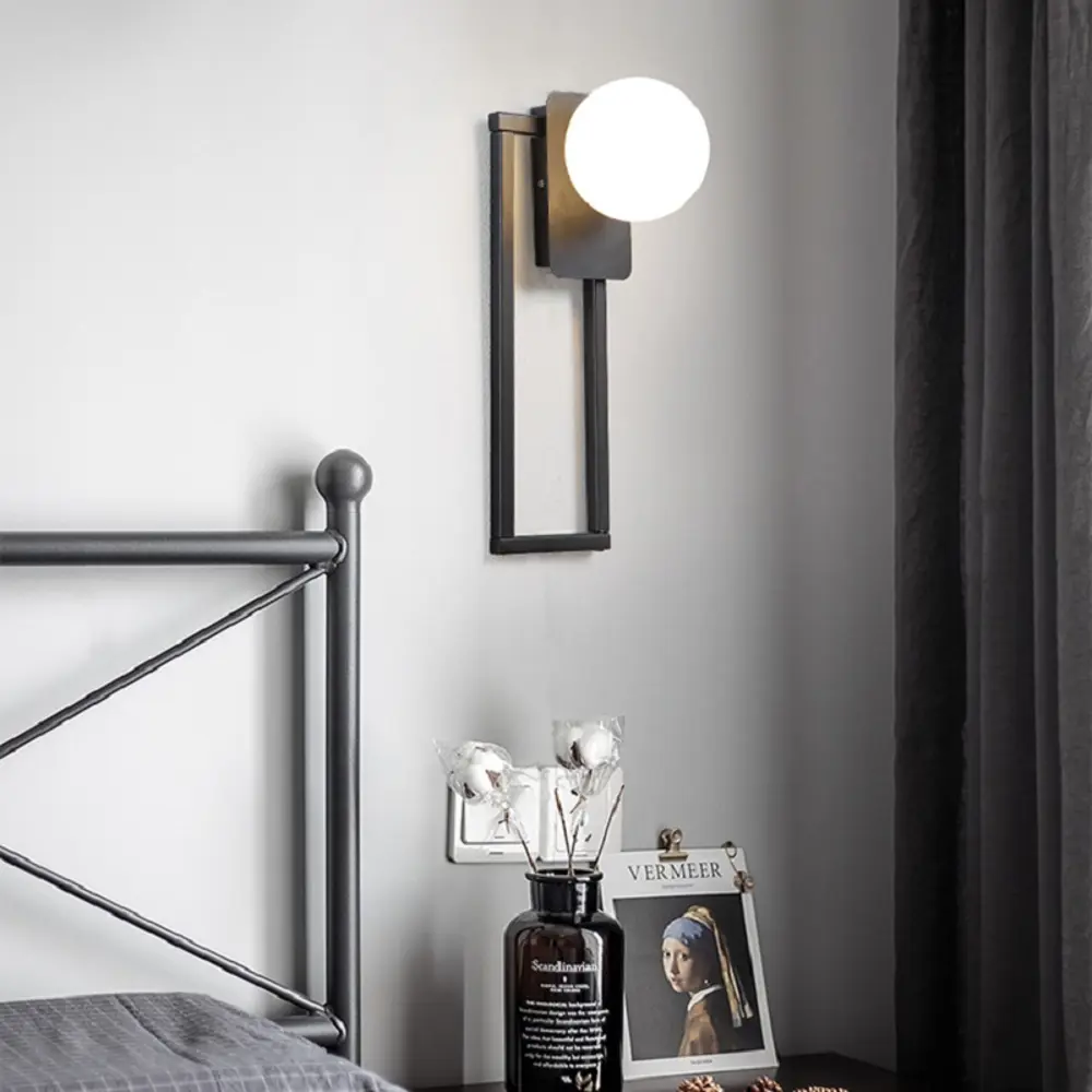 Фото Светильник бра настенный Imperiumloft Shield 168763-26 цвет черный Фото Светильник бра настенный Imperiumloft Shield 168763-26 цвет черный