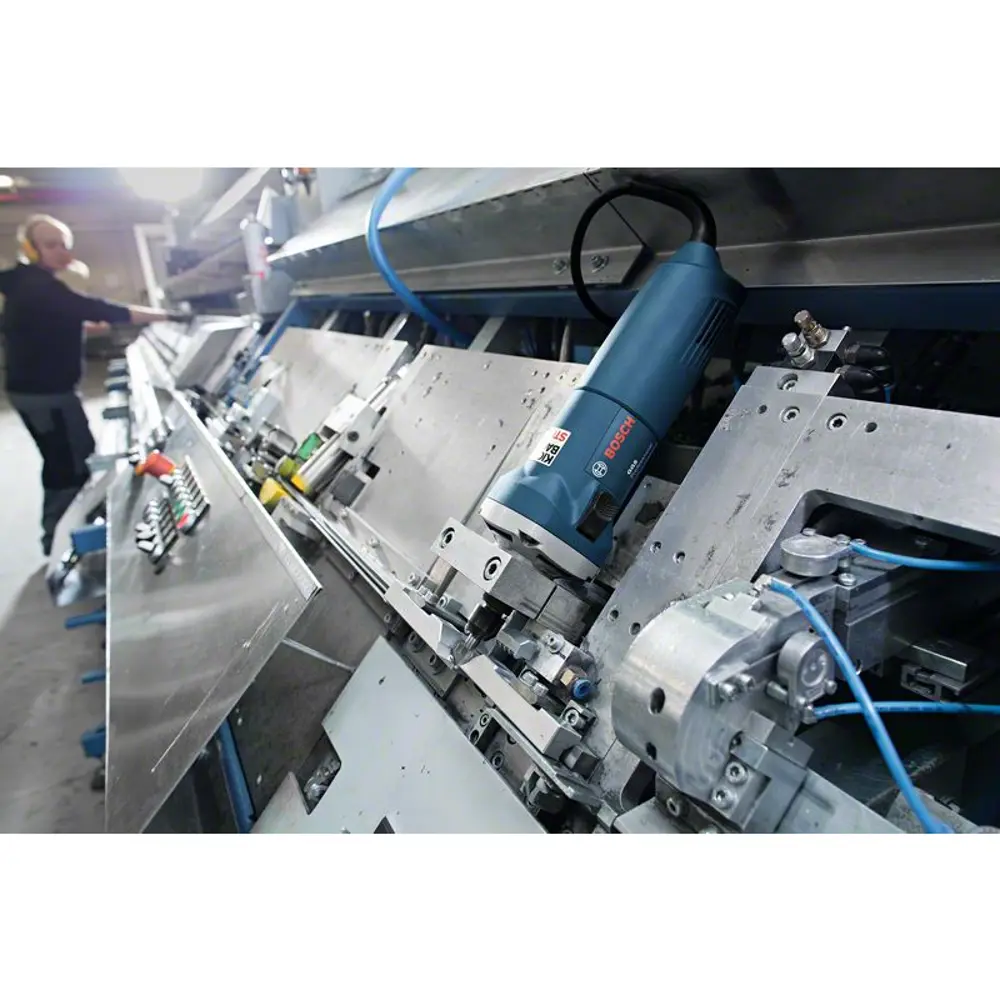 Фото 3 Машина прямошлифовальная Bosch Professional GGS 28 CE, 650 Вт, 30000 об/мин Фото 3 Машина прямошлифовальная Bosch Professional GGS 28 CE, 650 Вт, 30000 об/мин