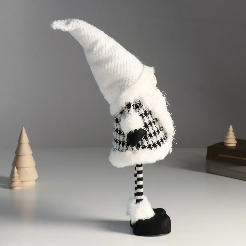 Фото 2 Фигура декоративная Дед мороз в кафтане с рисунком гусиная лапка 9473016 Simaland 46 см цвет серый/серебристый Фото 2 Фигура декоративная Дед мороз в кафтане с рисунком гусиная лапка 9473016 Simaland 46 см цвет серый/серебристый