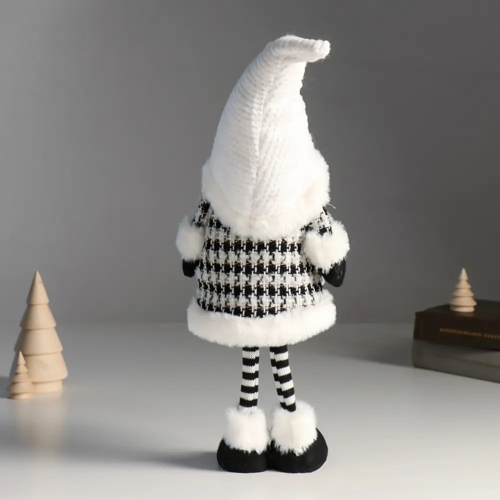 Фото 3 Фигура декоративная Дед мороз в кафтане с рисунком гусиная лапка 9473016 Simaland 46 см цвет серый/серебристый Фото 3 Фигура декоративная Дед мороз в кафтане с рисунком гусиная лапка 9473016 Simaland 46 см цвет серый/серебристый