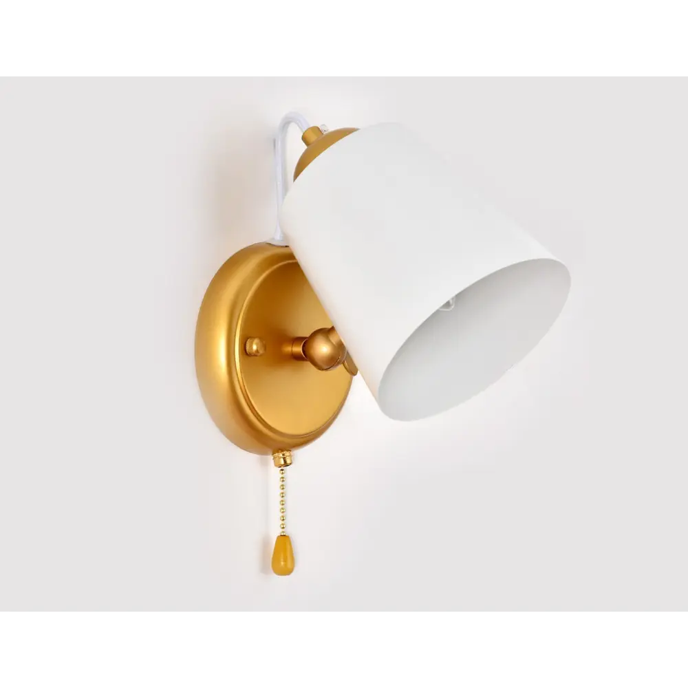 Фото 2 Настенный светильник Ambrella light Traditional Tr3103 цвет золото Фото 2 Настенный светильник Ambrella light Traditional Tr3103 цвет золото