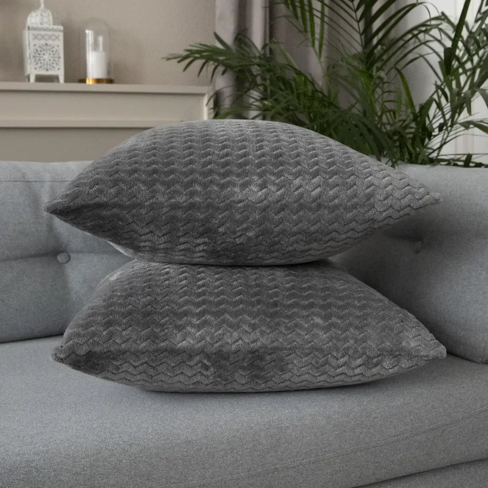 Фото Наволочки декоративные Tessolo home Z13101/8GPTH, 50x50 см, велюр, 2 шт, цвет графит Фото Наволочки декоративные Tessolo home Z13101/8GPTH, 50x50 см, велюр, 2 шт, цвет графит