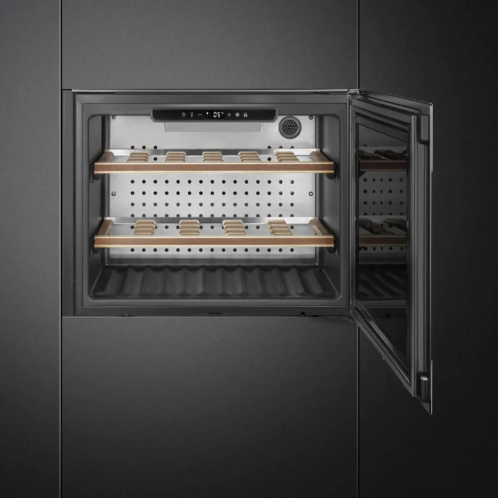 Фото 2 Винный шкаф Smeg CVI321X3 59.60x45.65x55.90 см 21 бутылка цвет серебристый, черное стекло Фото 2 Винный шкаф Smeg CVI321X3 59.60x45.65x55.90 см 21 бутылка цвет серебристый, черное стекло