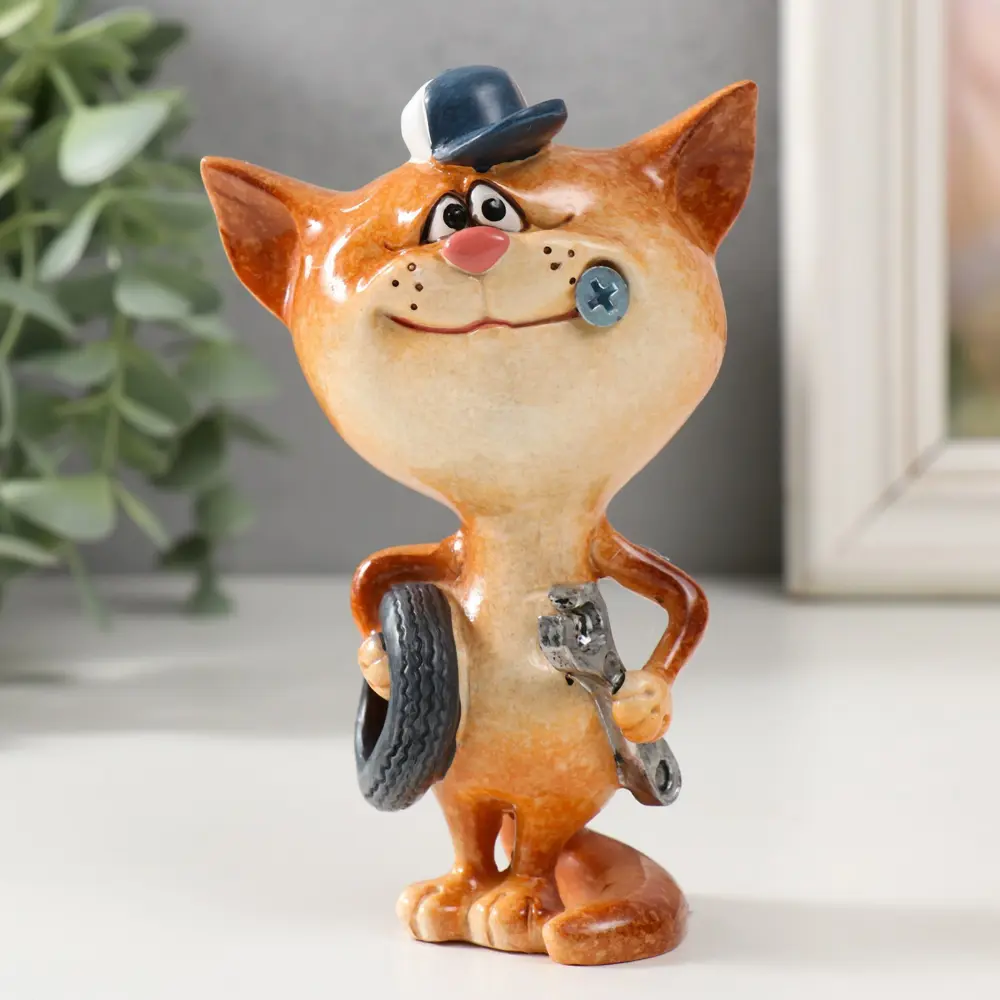 Фото Сувенир "Котик шиномонтажник" 8x5.8x12.8 см