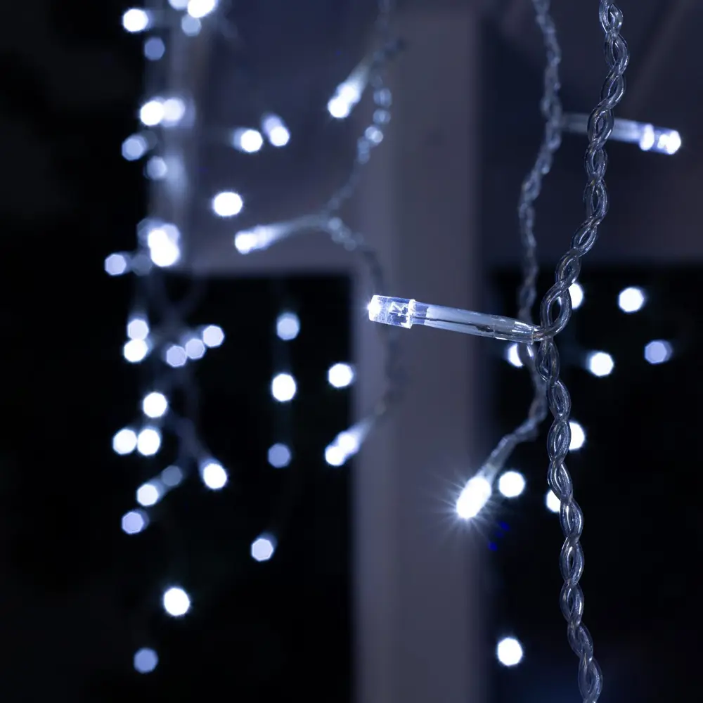 Фото 3 Электрогирлянда универсальная Luazon lighting 3584219 бахрома 4x4 м 180 ламп холодный белый (голубой) 1 режим работы Фото 3 Электрогирлянда универсальная Luazon lighting 3584219 бахрома 4x4 м 180 ламп холодный белый (голубой) 1 режим работы