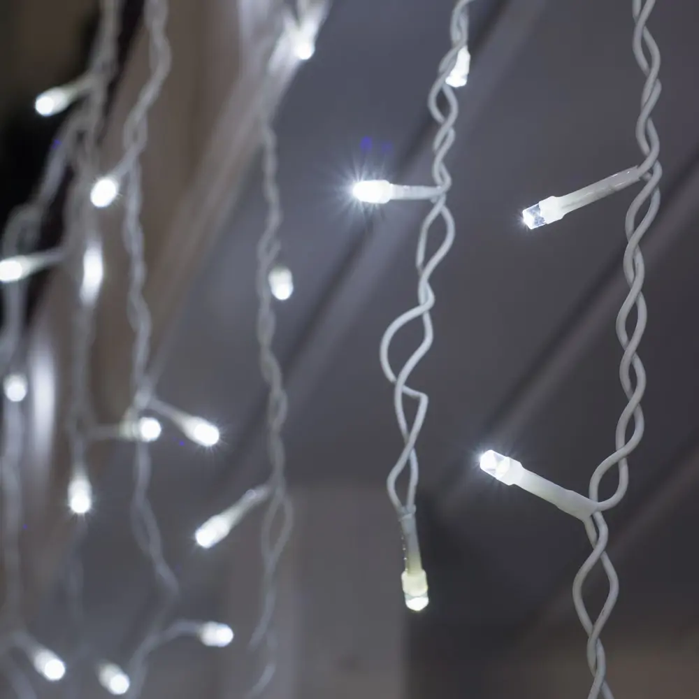 Фото 2 Электрогирлянда универсальная Luazon lighting 3584170 бахрома 3x3 м 160 ламп холодный белый (голубой) 1 режим работы Фото 2 Электрогирлянда универсальная Luazon lighting 3584170 бахрома 3x3 м 160 ламп холодный белый (голубой) 1 режим работы