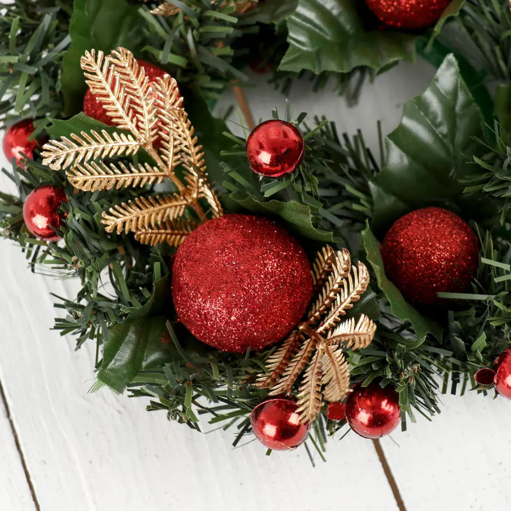 Фото 2 Рождественский венок Зимнее волшебство 1400106 ø 20 см с декором Красные шарики