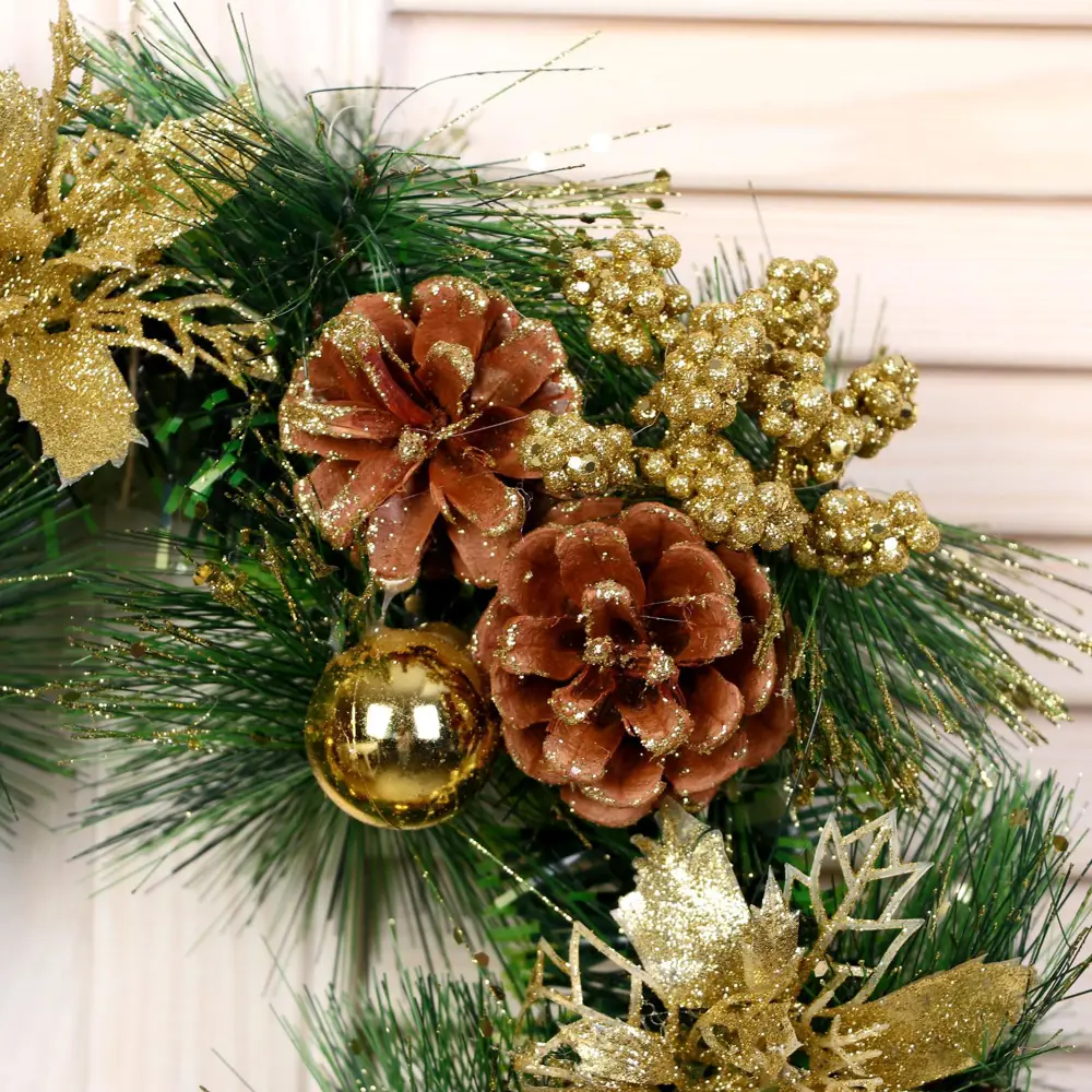 Фото 2 Рождественский венок Зимнее волшебство 5036609 ø 30 см с декором Золотое сияние Фото 2 Рождественский венок Зимнее волшебство 5036609 ø 30 см с декором Золотое сияние