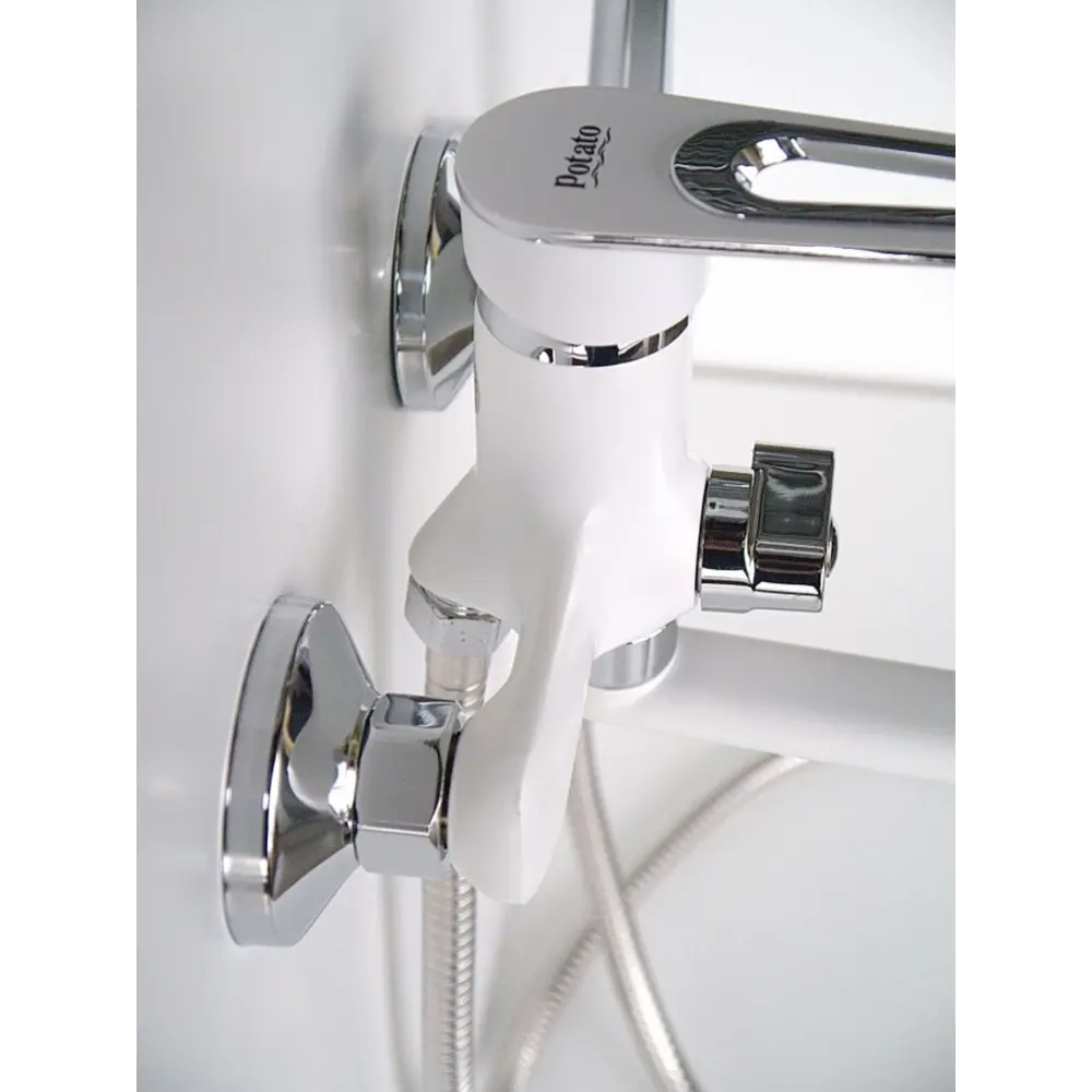 Фото 4 Смеситель для ванны Potato P22274-7 однорычажный с душевой лейкой цвет белый Фото 4 Смеситель для ванны Potato P22274-7 однорычажный с душевой лейкой цвет белый