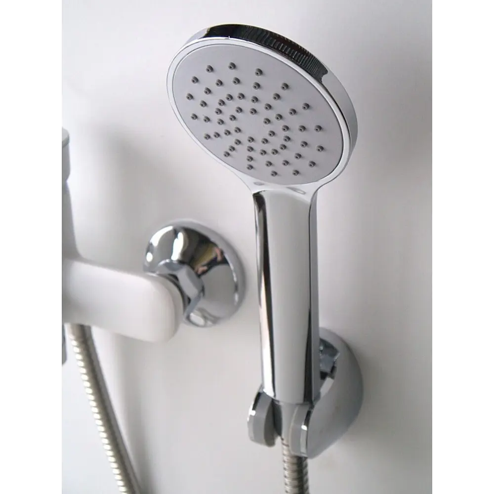 Фото 7 Смеситель для ванны Potato P22274-7 однорычажный с душевой лейкой цвет белый Фото 7 Смеситель для ванны Potato P22274-7 однорычажный с душевой лейкой цвет белый