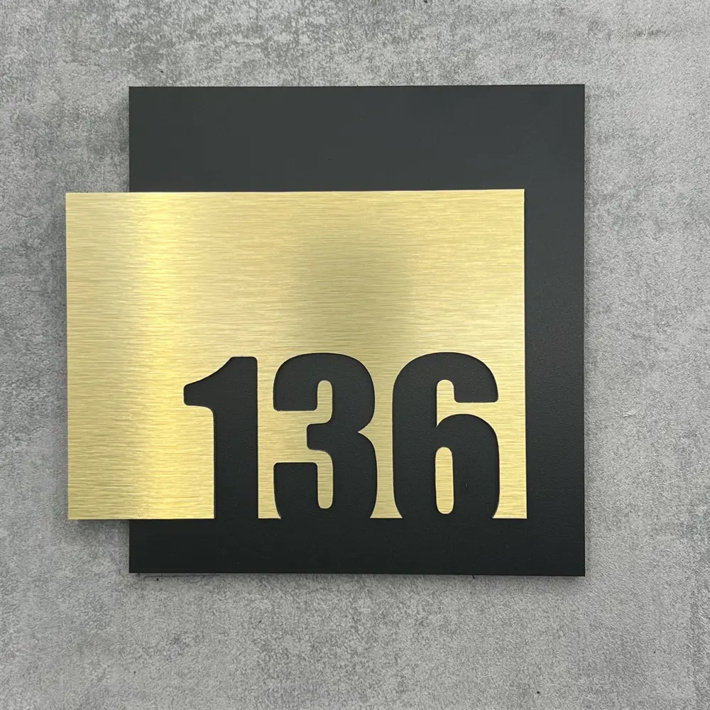 Фото 2 Цифры на дверь квартиры Бестмедиа самоклеящиеся №136 15x12 см царапанное золото